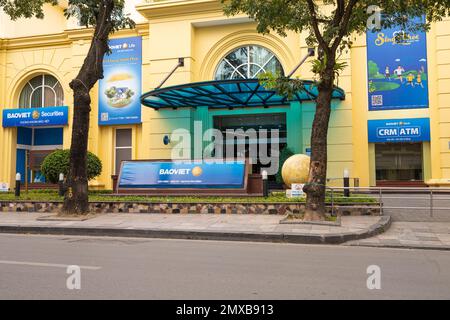 Hanoi, Vietnam, Januar 2023. Eine Filiale der Baoviet Bank im Stadtzentrum Stockfoto