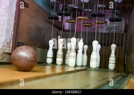 Berlin, Deutschland. 01. Februar 2023. Bowlingbahn 'zum Kegel' in Berlin-Tegel. Kredit: Jens Kalaene/dpa/Alamy Live News Stockfoto