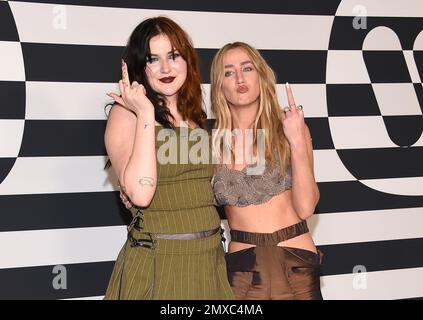 Gayle und Ingrid Andress kommen am 02. Februar 2023 zur Warner Music Group Pre Grammy Party im Hollywood Athletic Club in Hollywood, Kalifornien. © Lisa OConnor/AFF-USA.com/Alamy Live News Stockfoto