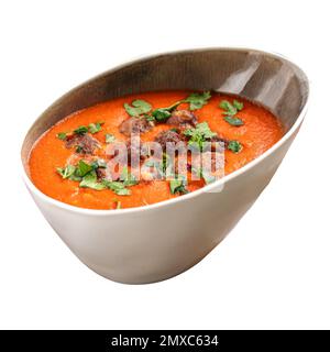 Portion Tomatensuppe mit Fleischbällchen Stockfoto