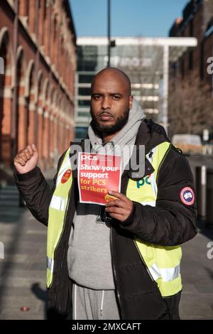 NEU, ASLEF und PCS streiken nach einem Mangel an Gehaltserhöhungen und zur Bekämpfung der Lebenshaltungskostenkrise Ehimetalor Unuabona/Alamy News Stockfoto