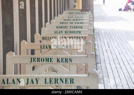 Die Strandpromenade 'Les Planches' von Deauville mit den Kabinen für die Filmstars. Stockfoto