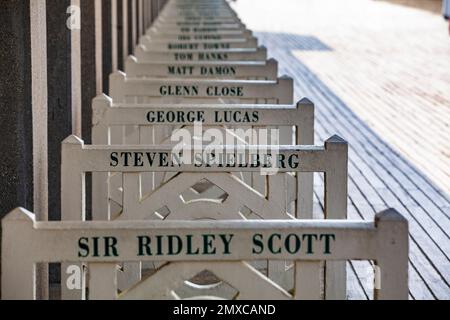 Die Strandpromenade 'Les Planches' von Deauville mit den Kabinen für die Filmstars. Stockfoto