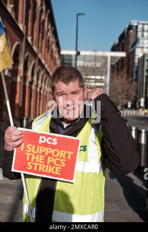 NEU, ASLEF und PCS streiken nach einem Mangel an Gehaltserhöhungen und zur Bekämpfung der Lebenshaltungskostenkrise Ehimetalor Unuabona/Alamy News Stockfoto