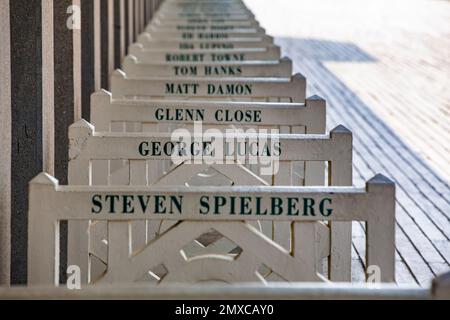 Die Strandpromenade 'Les Planches' von Deauville mit den Kabinen für die Filmstars. Stockfoto