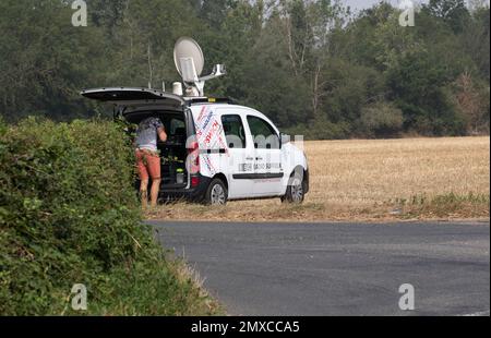 BBC Radio Suffolk, vor dem Sendewagen, bei einem Großbrand auf einem kleinen Industriegebiet Parham Suffolk Stockfoto