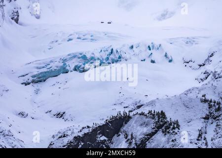 Eine Landschaft mit großen Gletschern in der Resurrection Bay in Seward Alaska im Winter Stockfoto