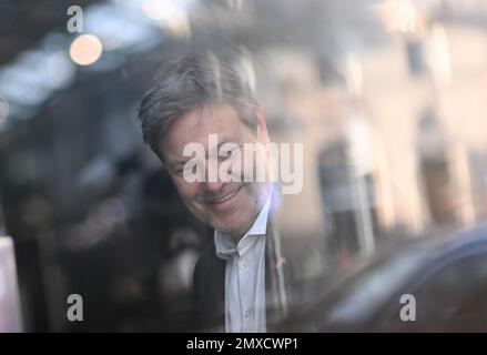 Stockholm, Schweden. 03. Februar 2023. Robert Habeck (Bündnis 90/die Grünen), Vizekanzler und Bundesminister für Wirtschaft und Klimaschutz, besucht das Unternehmen Norrsken VC. Gespräche über Handelspolitik und Zukunftstechnologien stehen auf der Tagesordnung von Habecks Reise nach Schweden. Kredit: Britta Pedersen/dpa/Alamy Live News Stockfoto