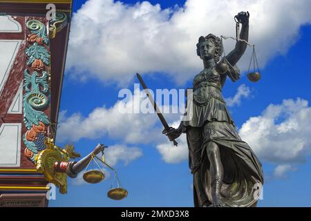 Haus zur goldenen Waage und Justitia, Composing, Deutschland, Hessen, Frankfurt am Main Stockfoto