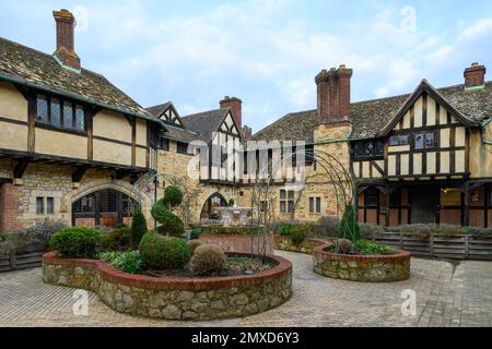 TUDOR Courtyard, Hever Castle, Kent, Großbritannien Stockfoto