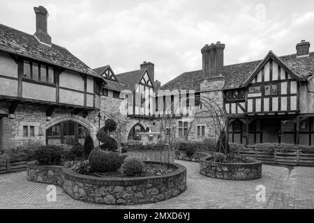 TUDOR Courtyard, Hever Castle, Kent, Großbritannien Stockfoto