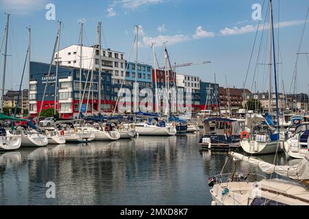 Der Yachthafen Bassin Joinville von Courseulles, ein Badeort an den Landungsstränden der Normandie, Frankreich Stockfoto