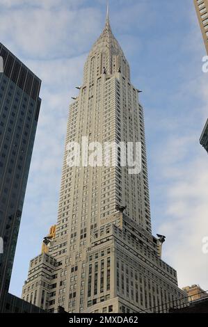 Das Chrysler Building, ein Art-Deco-Wolkenkratzer, das einst das höchste Gebäude der Erde war, befindet sich in der Lexington Avenue, New York City. Stockfoto