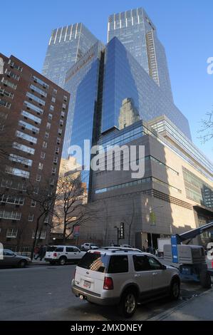 Time Warner Center, Kunststück. Zwei moderne Wolkenkratzer mit Glas- und Stahlfassaden stehen als prominenter, luxuriöser Komplex mit gemischter Nutzung am Columbus Circle Stockfoto