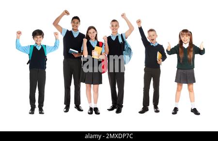 Kinder in Schuluniformen auf weißem Hintergrund Stockfoto