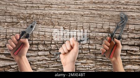 Set mit Fotos von Klempnern, die verschiedene Werkzeuge gegen Baumrinde halten, Nahaufnahme Stockfoto