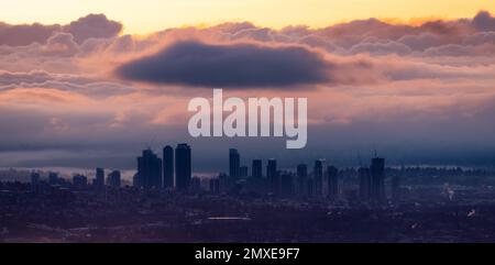 Brentwood Centre, City und Cloudscape im Hintergrund. Wintersonnenaufgang. Stockfoto