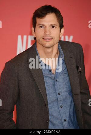 Los Angeles, Kalifornien, USA. 02. Februar 2023. Ashton Kutcher besucht die Weltpremiere von Netflix „Your Place or Mine“ im Regency Village Theatre am 02. Februar 2023 in Los Angeles, Kalifornien. Kredit: Jeffrey Mayer/Jtm Photos/Media Punch/Alamy Live News Stockfoto