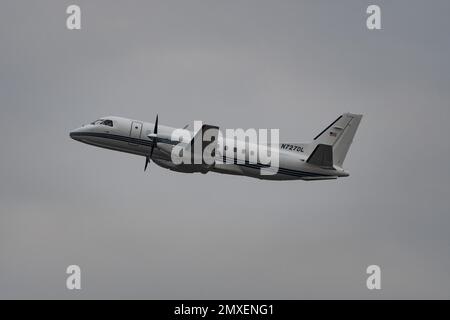 Zürich, Schweiz, 20. Januar 2023 Saa 340A Propellerflugzeug startet von Landebahn 28 Stockfoto