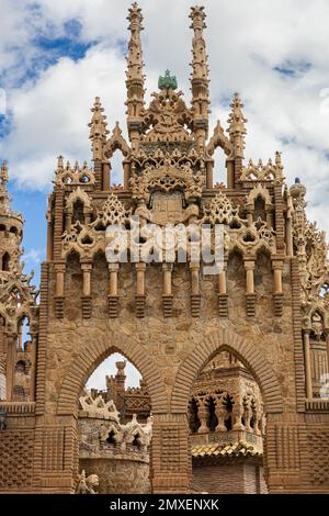 Eintritt zum Castillo de Colomares, Schloss und Denkmal, das Christoph Kolumbus gewidmet ist. Benalmádena, Costa del Sol, Malaga, Andalusien, Spanien. Stockfoto