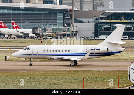 Zürich, Schweiz, 20. Januar 2023 Dessault Falcon 2000LX Business Aircraft während des Weltwirtschaftsforums in Davos Stockfoto