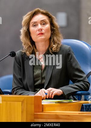 DEN HAAG, NIEDERLANDE - JANUAR 24: Sprecherin des Hauses Vera Bergkamp von D66 während der Fragestunde im niederländischen parlament von Tweede Kamer am 24. Januar 2023 in Den Haag, Niederlande (Foto: Jeroen Meuwsen/Orange Pictures) Stockfoto