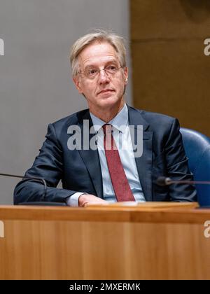 DEN HAAG, NIEDERLANDE - JANUAR 24: Minister für Bildung, Kultur und Wissenschaft Robbert Dijkgraaf vom D66 während der Fragestunde im niederländischen parlament von Tweede Kamer am 24. Januar 2023 in Den Haag, Niederlande (Foto: Jeroen Meuwsen/Orange Pictures) Stockfoto