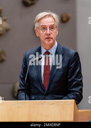 DEN HAAG, NIEDERLANDE - JANUAR 24: Minister für Bildung, Kultur und Wissenschaft Robbert Dijkgraaf vom D66 während der Fragestunde im niederländischen parlament von Tweede Kamer am 24. Januar 2023 in Den Haag, Niederlande (Foto: Jeroen Meuwsen/Orange Pictures) Stockfoto