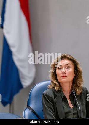 DEN HAAG, NIEDERLANDE - JANUAR 24: Sprecherin des Hauses Vera Bergkamp von D66 während der Fragestunde im niederländischen parlament von Tweede Kamer am 24. Januar 2023 in Den Haag, Niederlande (Foto: Jeroen Meuwsen/Orange Pictures) Stockfoto