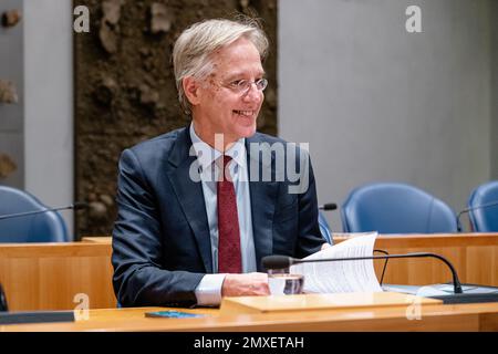 DEN HAAG, NIEDERLANDE - JANUAR 24: Minister für Bildung, Kultur und Wissenschaft Robbert Dijkgraaf vom D66 während der Fragestunde im niederländischen parlament von Tweede Kamer am 24. Januar 2023 in Den Haag, Niederlande (Foto: Jeroen Meuwsen/Orange Pictures) Stockfoto