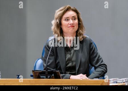 DEN HAAG, NIEDERLANDE - JANUAR 24: Sprecherin des Hauses Vera Bergkamp von D66 während der Fragestunde im niederländischen parlament von Tweede Kamer am 24. Januar 2023 in Den Haag, Niederlande (Foto: Jeroen Meuwsen/Orange Pictures) Stockfoto