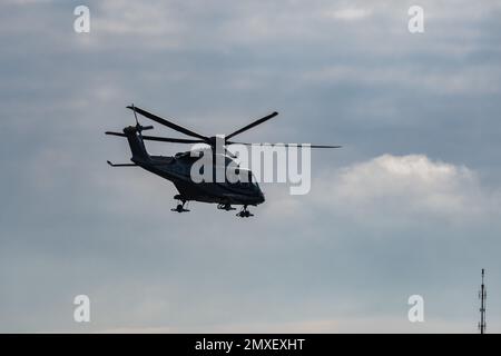 Zürich, Schweiz, 20. Januar 2023 Agusta Westland AW-139 Hubschrauber mit Abflug vom internationalen Flughafen Stockfoto