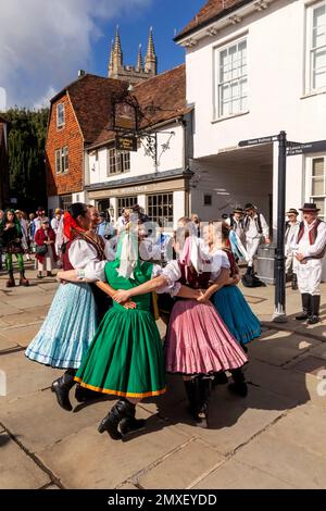 England, Kent, Tenterden, Tenterden Annual Folk Festival, slowenische Volkstanz in Nationalkostüm *** Lokale Beschriftung *** UK,United Kingdom,Great Br Stockfoto