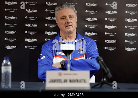 Der nicht spielende Kapitän Jaroslav Navratil von der tschechischen Mannschaft spricht während der Pressekonferenz vor der Qualifikation für das Davis Cup-Tennisturnier Stockfoto