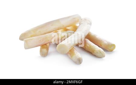 Ein Haufen frischer roher Spargel, auf weiß isoliert Stockfoto