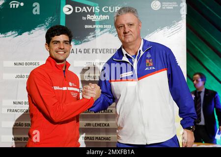 Kapitän von Portugal Rui Machado, links, und nicht spielender Kapitän von Tschechien Jaroslav Navratil während der Ziehungen für den Davis Cup Tennis Stockfoto