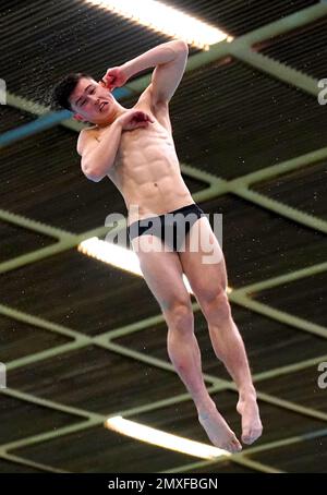 Leon Baker im Finale des Herren-Sprungbretts 3m am zweiten Tag des British National Diving Cup im Royal Commonwealth Pool in Edinburgh. Foto: Freitag, 3. Februar 2023. Stockfoto