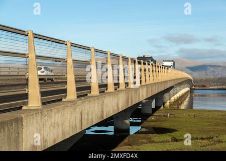 Clackmannanshire Bridge über den Firth of Forth in Schottland, die am 19. November 2008 für den Verkehr geöffnet wurde Stockfoto