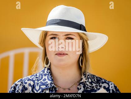 WILLEMSTAD - Prinzessin Amalia während eines Besuchs in der Plantagegend Hofi Mango auf Curacao. Die Kronprinzessin hat eine zweiwöchige Einführung in die Länder Aruba, Curacao und St. Maarten und die Inseln, die die karibischen Niederlande bilden: Bonaire, St. Eustatius und Saba. ANP REMKO DE WAAL netherlands Out - belgien Out Credit: ANP/Alamy Live News Stockfoto