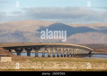 Clackmannanshire Bridge über den Firth of Forth in Schottland, die am 19. November 2008 für den Verkehr geöffnet wurde Stockfoto