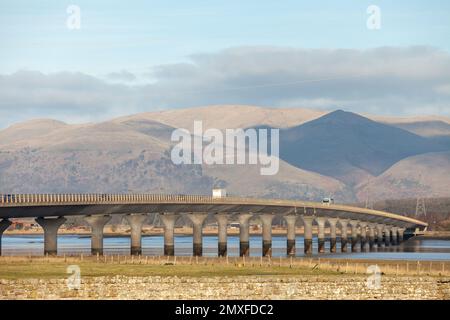Clackmannanshire Bridge über den Firth of Forth in Schottland, die am 19. November 2008 für den Verkehr geöffnet wurde Stockfoto