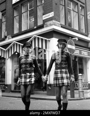 Seine und ihre Mode in der Carnaby Street, London 1968 Stockfoto