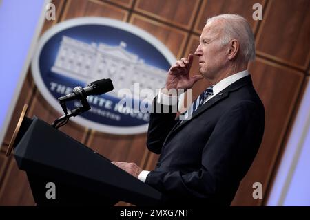 USA Präsident Joe Biden spricht am 3. Februar 2023 im South Court Auditorium im Weißen Haus in Washington über den Beschäftigungsbericht im Januar. Guthaben: Yuri Gripas/Pool über CNP Stockfoto