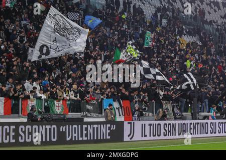 Turin, Italien. 02. Februar 2023. Fans des FC Juventus während des Fußballspiels Coppa Italia 2022/23 zwischen dem FC Juventus und der SS Lazio im Allianz Stadium. (Endergebnisse; Juventus 1 | 0 Latium). (Foto: Fabrizio Carabelli/SOPA Images/Sipa USA) Guthaben: SIPA USA/Alamy Live News Stockfoto