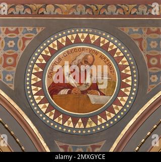 BERN, SCHWEIZ - JUNY 27, 2022: Das Fresko von St. Gregory von Nazianzus in der Dreifaltigkeitskirche von August Müller (1923). Stockfoto