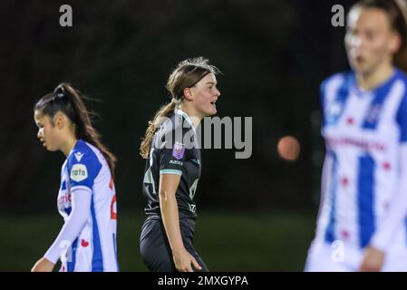 HEERENVEEN, NIEDERLANDE - FEBRUAR 3: Charlotte Hulst von Fortuna Sittard feiert ihr Tor während des Spiels Azerion Eredivisie Vrouwen zwischen SC Heerenveen und Fortuna Sittard im Sportpark Skoatterwâld am 3. Februar 2023 in Heerenveen, Niederlande (Foto von Pieter van der Woude/Orange Pictures). Guthaben: Orange Pics BV/Alamy Live News Stockfoto