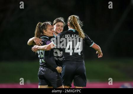 HEERENVEEN, NIEDERLANDE - FEBRUAR 3: Charlotte Hulst von Fortuna Sittard feiert ihr Tor während des Spiels Azerion Eredivisie Vrouwen zwischen SC Heerenveen und Fortuna Sittard im Sportpark Skoatterwâld am 3. Februar 2023 in Heerenveen, Niederlande (Foto von Pieter van der Woude/Orange Pictures). Guthaben: Orange Pics BV/Alamy Live News Stockfoto