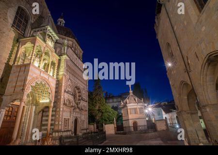 Piazza del Duomo in Bergamo mit Kathedrale Sant'Alessandro Stockfoto