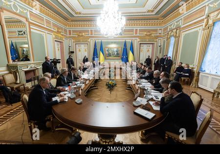 Kiew, Ukraine. 03. Februar 2023. Beamte der Ukraine und der EU nehmen am 3. Februar 2023 am 24. EU-Ukraine-Gipfel in Kiew (Ukraine) Teil. Foto: Pressestelle des ukrainischen Präsidenten/UPI. Kredit: UPI/Alamy Live News Stockfoto