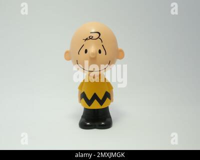 Charlie-Brown-Figur. Besitzer des Beagle-Hundes Snoopy vom Comic-Strip Peanuts. Stockfoto